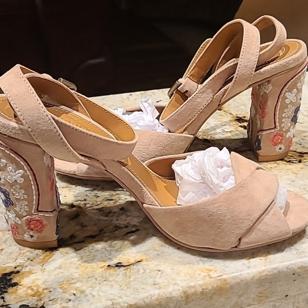 SeeByChloe tan suede with flower heels motif sz. 38